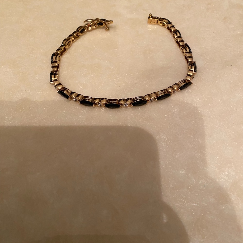 Elegant Gold and Black Bracelet - Picture 5 of 8